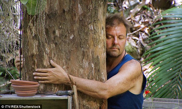 3AA7F43D00000578-0-_Is_he_ok_Viewers_take_to_Twitter_to_voice_their_concern_as_Mart-m-77_1479857410293